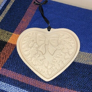 Pampered Chef baking clay heart wreath holiday 2003 limited edition Cookie Mold